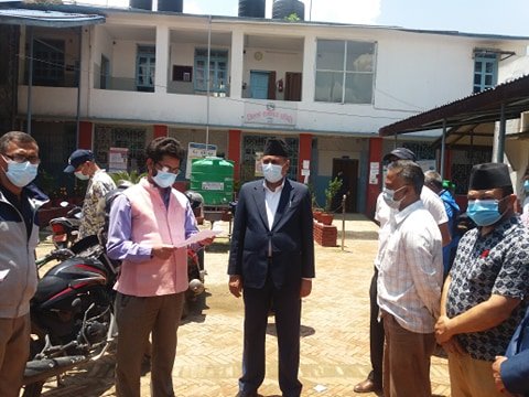 भक्तपुरका पाँच राजनीतिक गठबन्धनले ११ बुँदे मागसहित सरकारलाई ज्ञापनपत्र बुझाए
